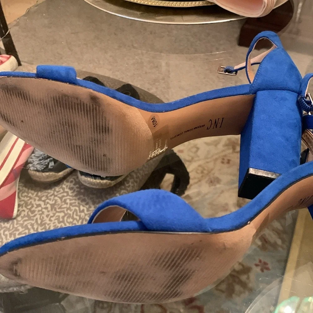 Beautiful Rich blue ankle strap heels - Picture 4 of 4